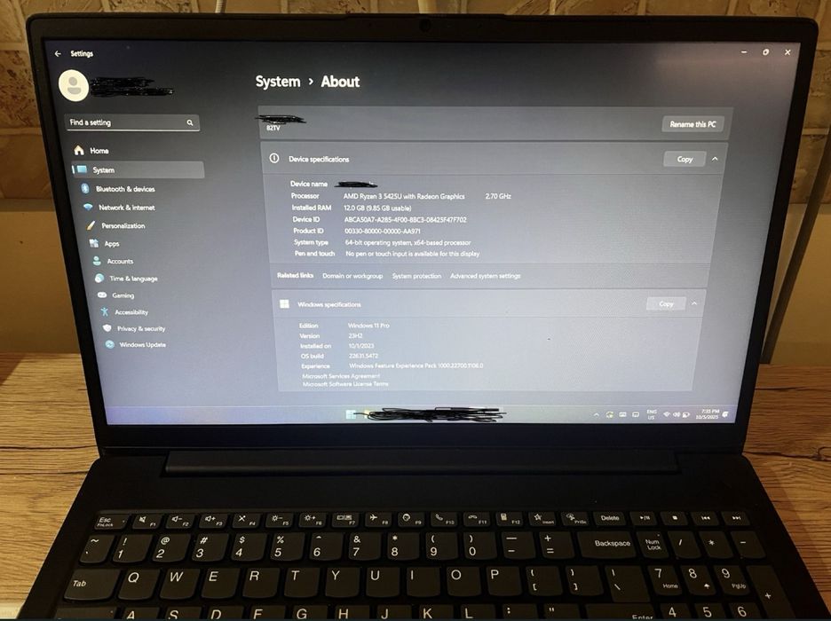 Laptop Lenovo, 15,6’’, Ryzen 3 5425U, 12GB RAM, Windows 11 Pro