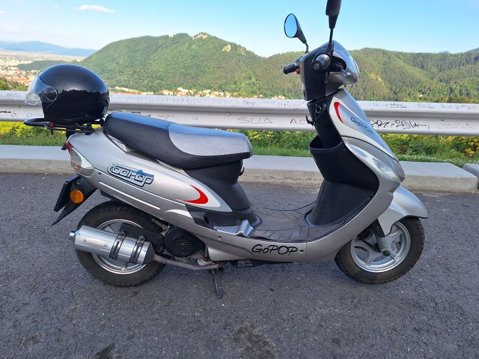 Scuter  2locuri impecabil 7500km 900e