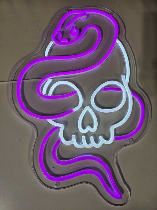 Semn luminos Craniu cu sarpe Alb/Mov LED USB