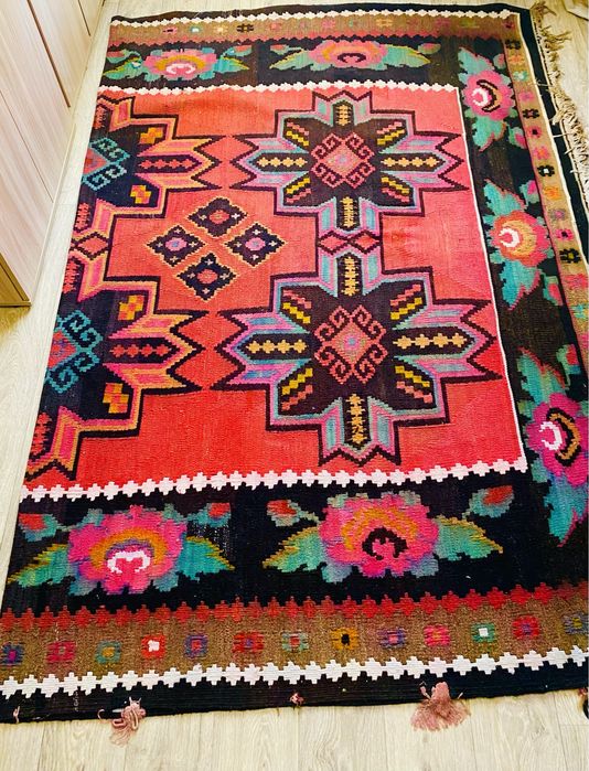Антикварный ковер ручной работы.