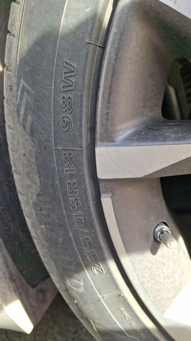 235/45R18 заводские шины от AION