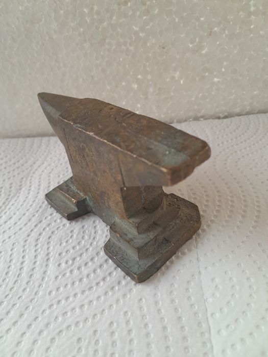 Nicovala  foarte  veche  din bronz masiv,  transport gratuit