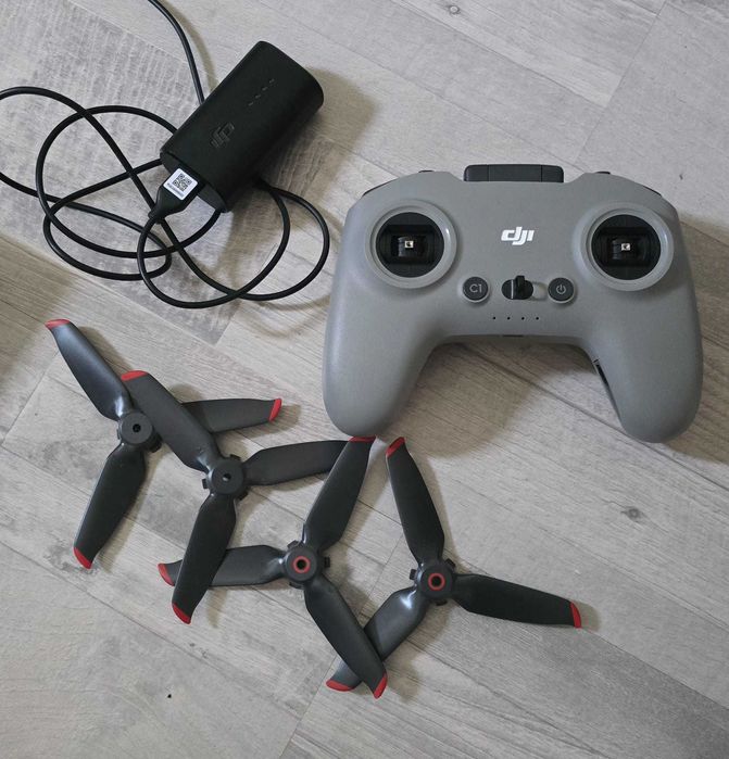 DJI FPV Combo + Goggles + Motion Controller + elice extra