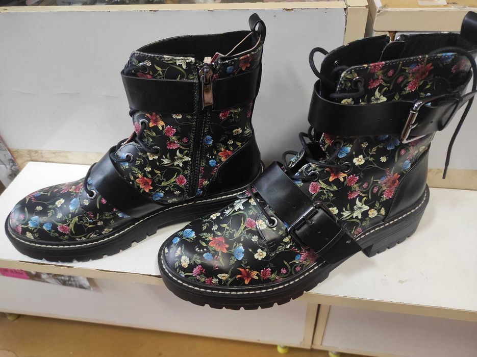 дамски боти  марка Страдивариус