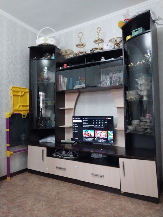 Горка большая. Красивая.