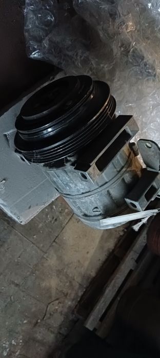 Продам компрессор кондиционера на Ниссан