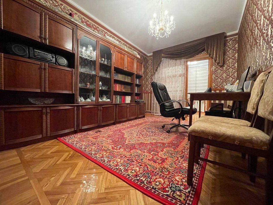 Продается своя 4/4/5 по адресу, который Вы будете называть с гордостью