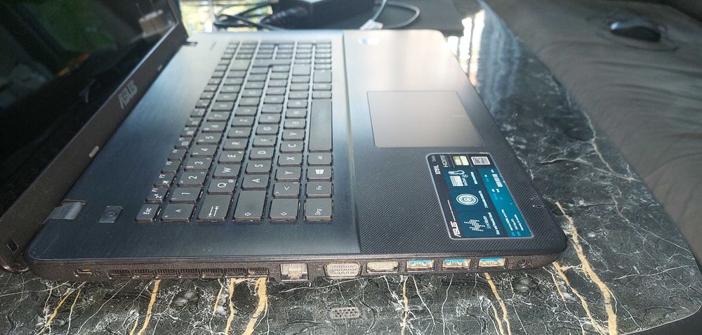 Страхотен 17.3" лаптоп ASUS X751L — Мощен i5 / 12GB RAM / Бърз Crucial SSD