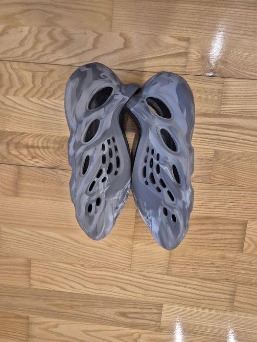 Yeezy Foam Runner MX Granite Roman • OLX.ro