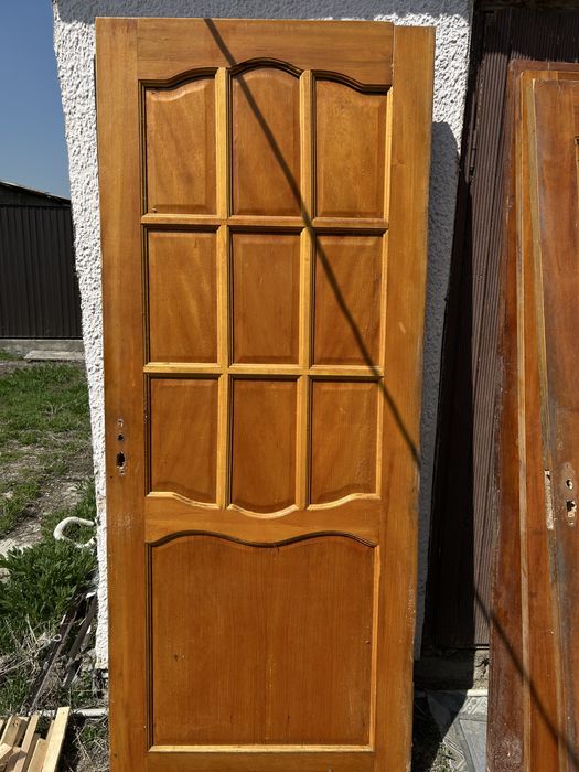 Двери деревянные межкомнатные