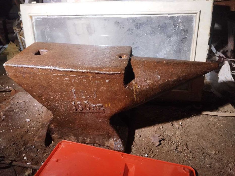 Наковальня металлическая в хорошем состоянии 160кг сделанная в СССР
