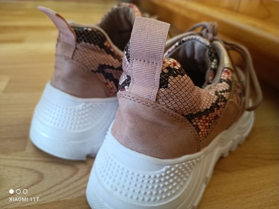 Запазени дамски маратонки 40 номер