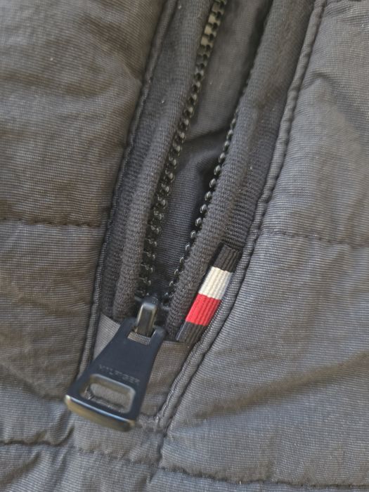 Geaca hilfiger,  marimea M,  stare foarte bună,  preț 230 roni