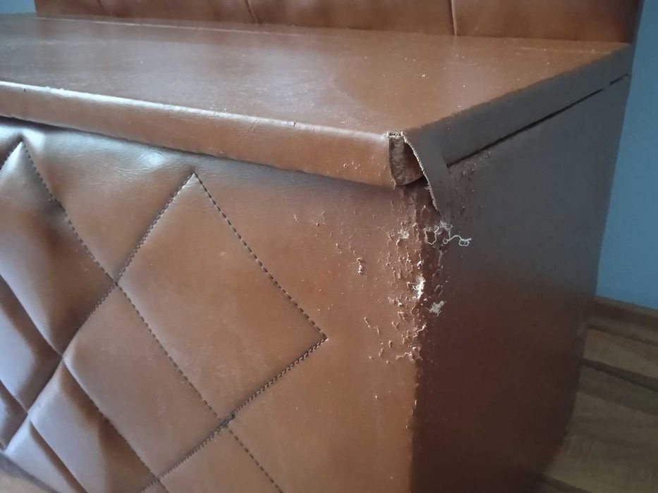 comoda, noptiera si cuier capitonat