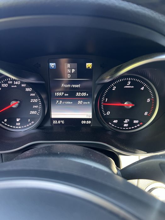 VÂND   MERCEDES   GLC  250  D.  4 MATIC .  2016  / Motor 2,2.  204 CP / 234000  KM / DISTRONIC / PIELE / CAMERA.