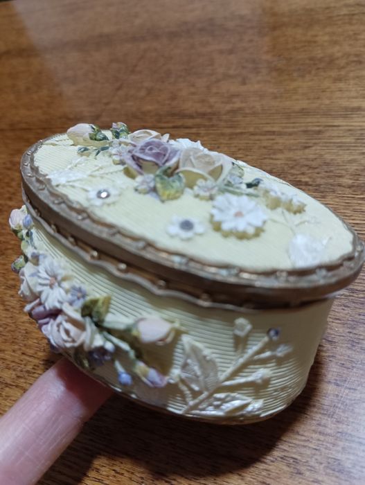 Продам красивую шкатулку