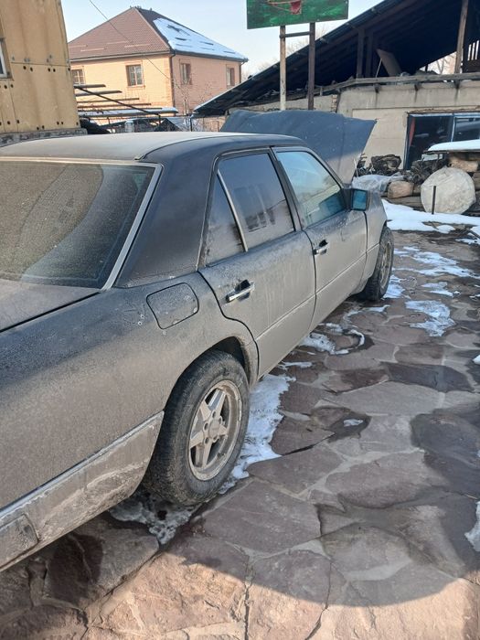 Мерседес 124 102 двиготел 2,3 обем