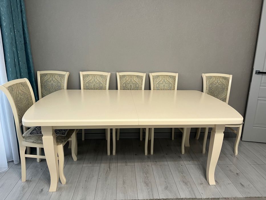 Продаем стол со стульями