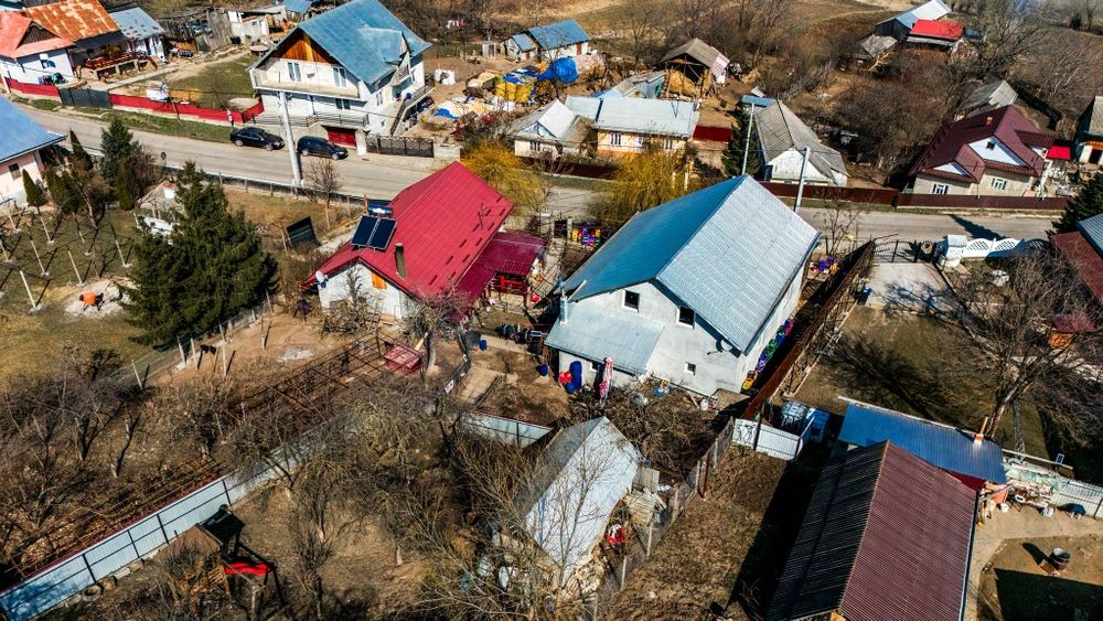 Vand casa si magazin