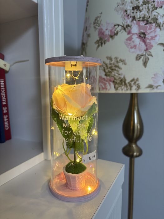 Decoratiune trandafir cu luminite