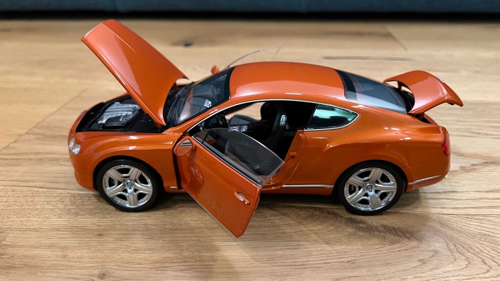 Macheta Minichamps 1/18 Bentley Continental GT 2011