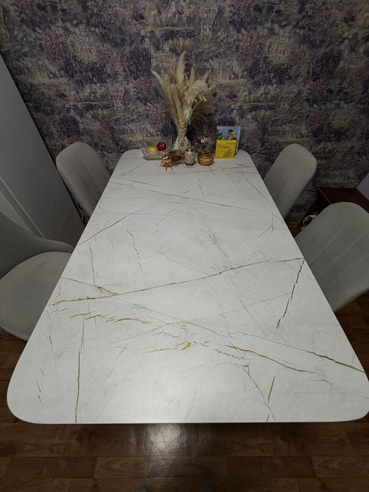 Продам стол в новом состоянии