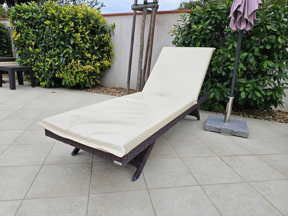 Ратанови шезлонги с винилови шалтета