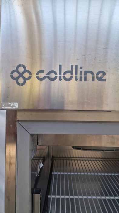 Плюсов хладилник Coldline изцяло от неръждаема стомана