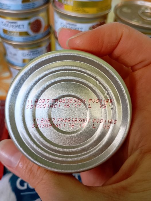 Консерви и паучове на Purina Gourmet
