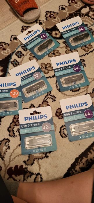 Продаётся универсальная флешка