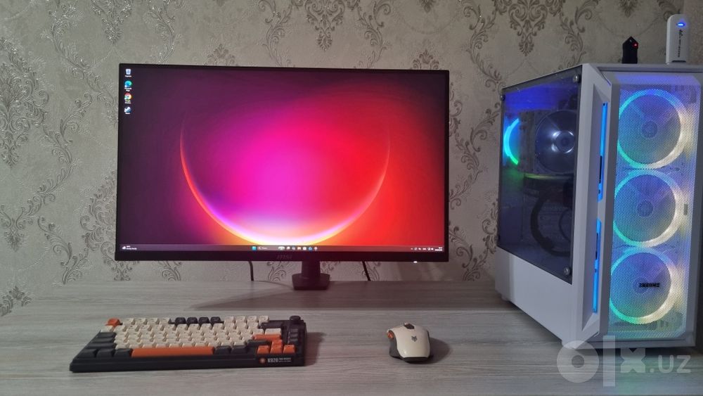 Kompyuter monitor klaviatura mishkasi bilan , full setup , kompyuter ,