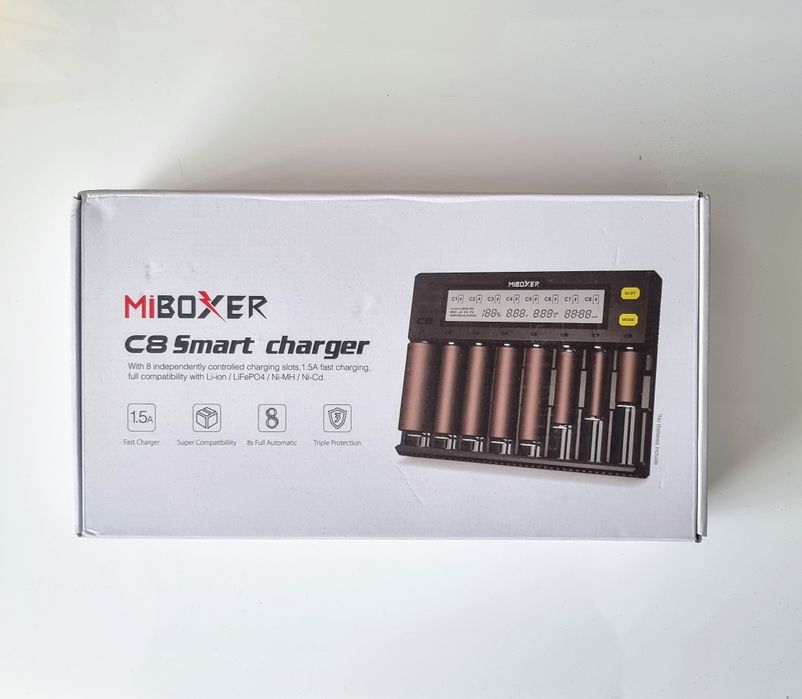 Incarcator pt 8 Acumulatori universal MiBOXER C8 Smart Charger 8 x 4A