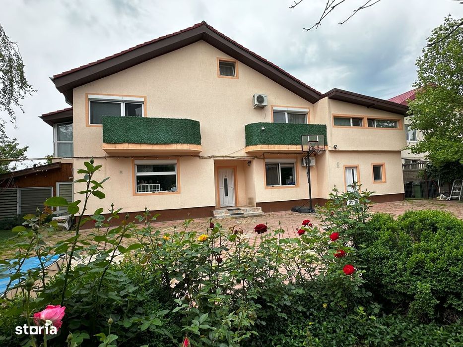 Vilă cu 3 dormitoare, 3 birouri, curte mare și piscină