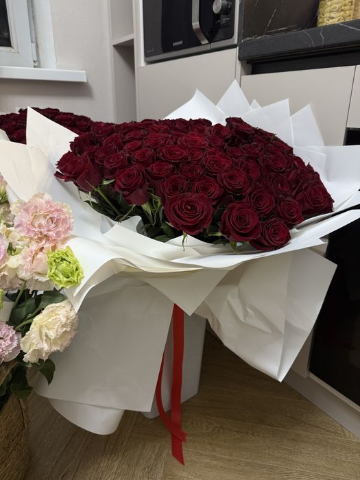 Цветы свежие, букет роз , 101 роза