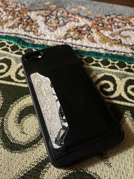 Продам айфон се 2