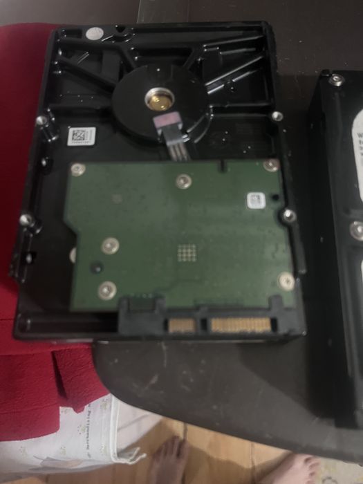 Hard disk 2tb,stare perfecta.Folosit doar ca si hard extern.