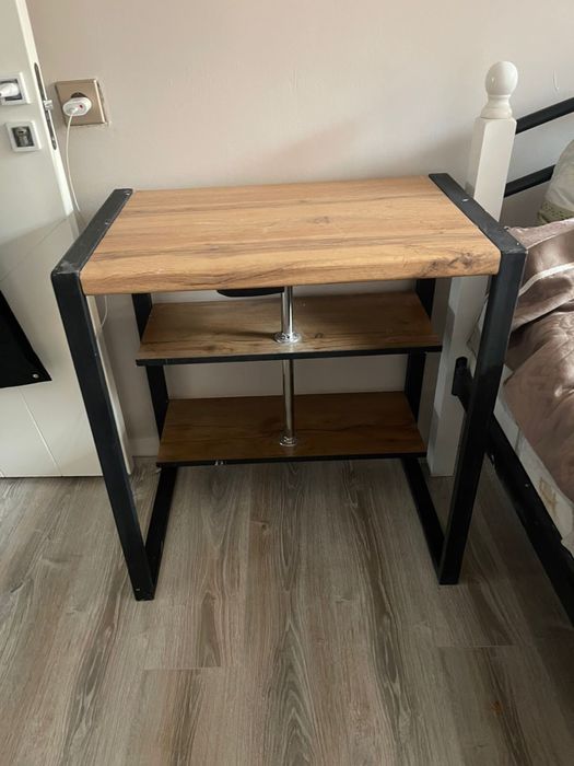 Компактный письменный стол