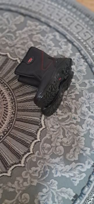 Сапоги зимние хорошего качества.