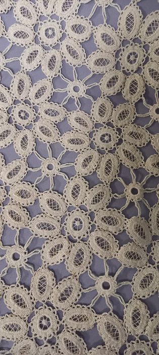 Mileuri, macrame, noi