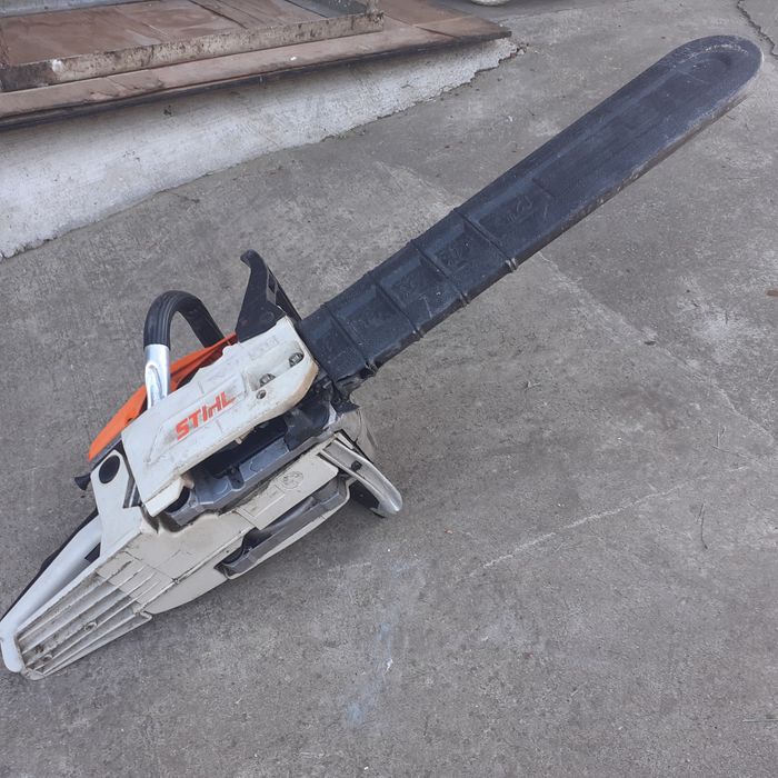 Drujbă și geam de vânzare.