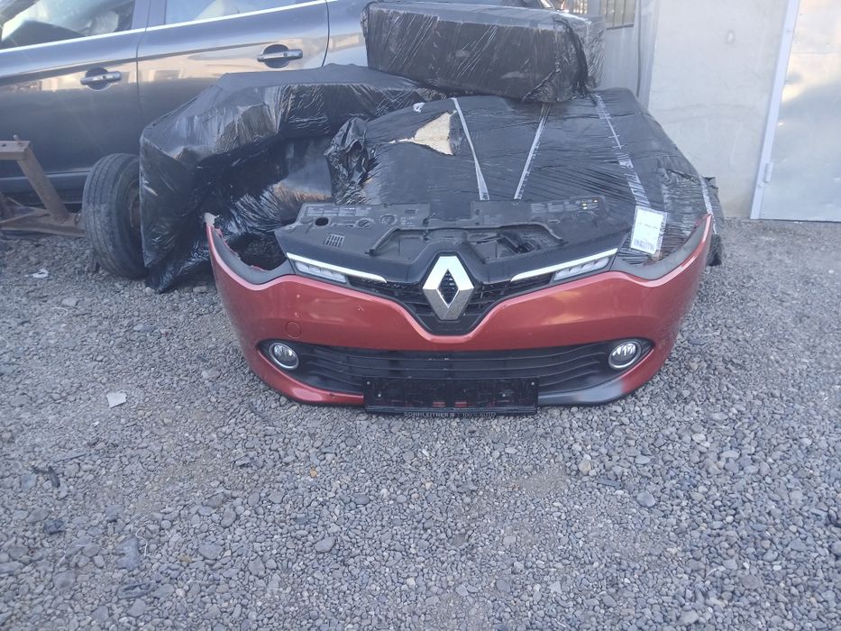 Bara Spoiler Fata Renault Clio4 din 2014
