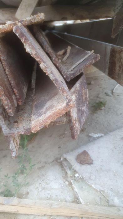 Рельсы пен Угольник сатылады