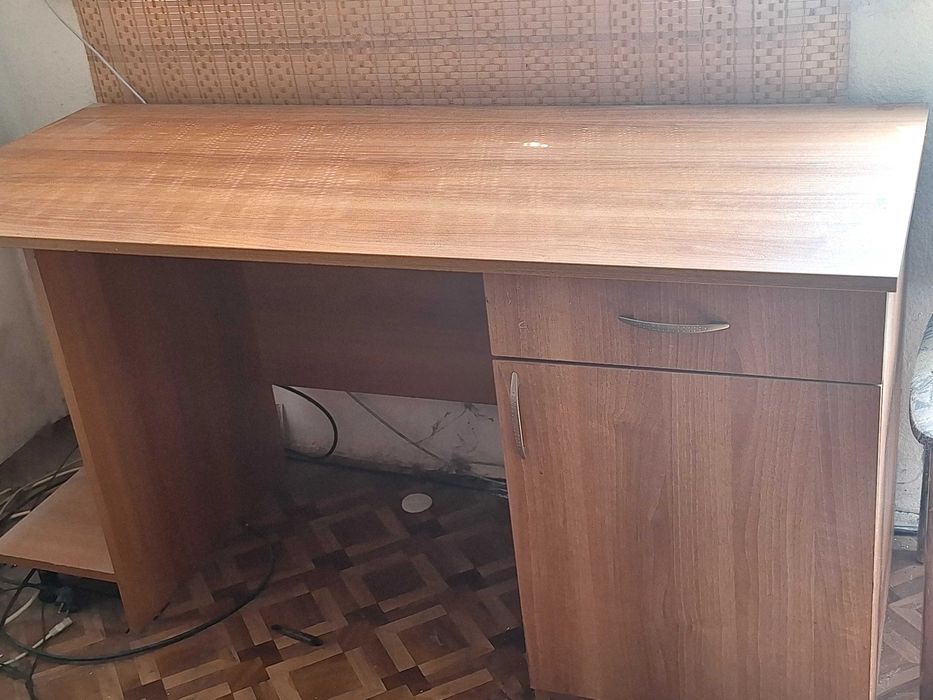 Оченическо бюро кафяво