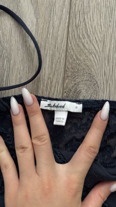 Четири женски потника Subdued и Zara
