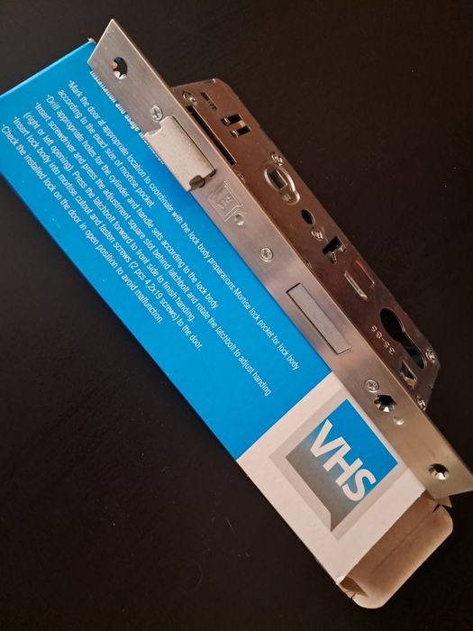 Секретна брава за алуминиеви врати.