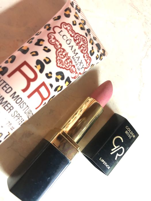 Козметика, спирала, червило, фон дьо тен