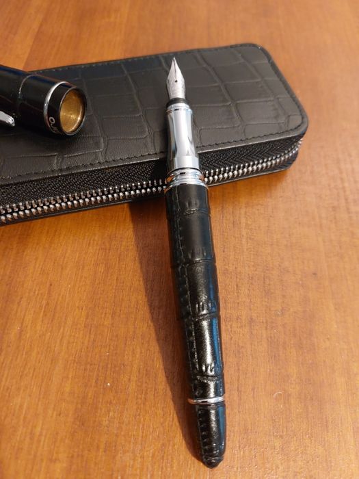 Писалка Ungaro в несесер