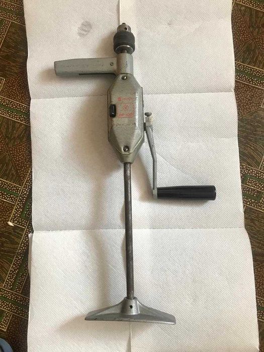 Двухскоростная ручная дрель