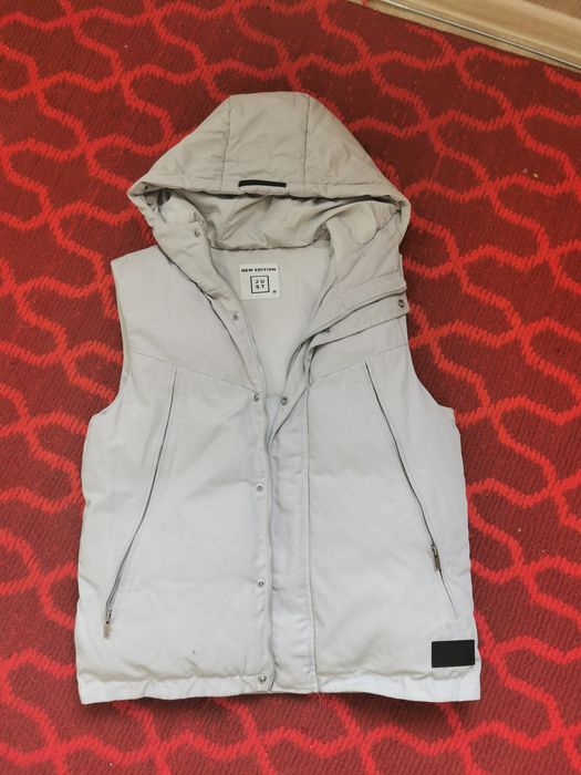 Жилетка очень тёплая с капюшоном