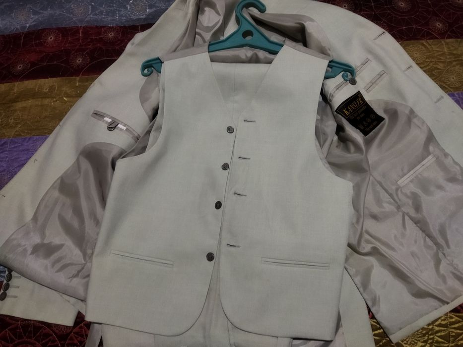 Костюм тройка белый